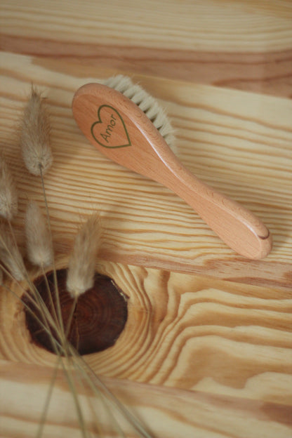 La brosse en bois LOVE