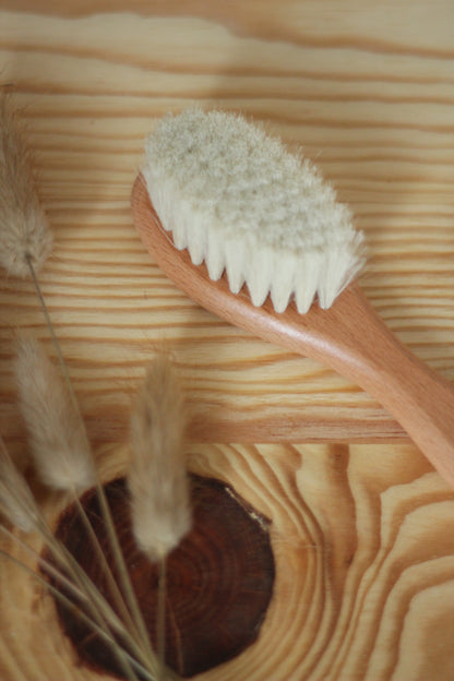 La brosse en bois LOVE